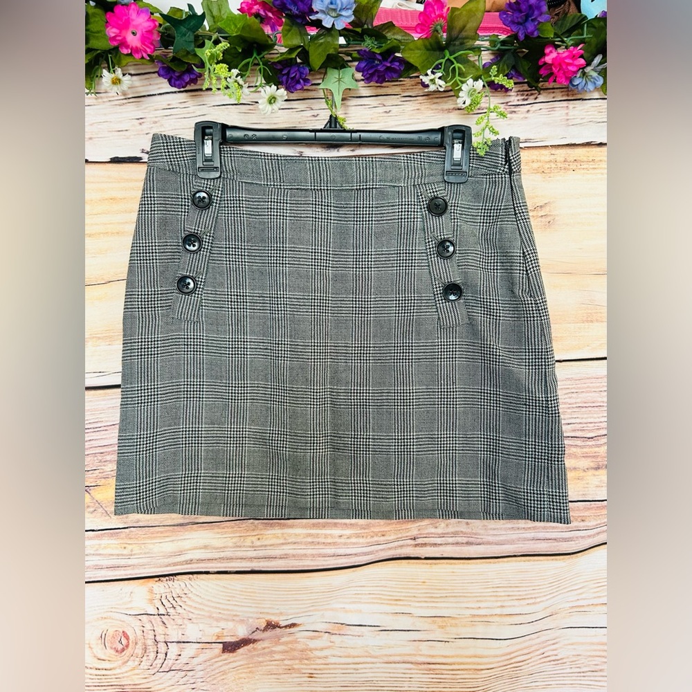 Banana Republic Women’s Wool Plaid Mini Skirt with Buttons Size 8